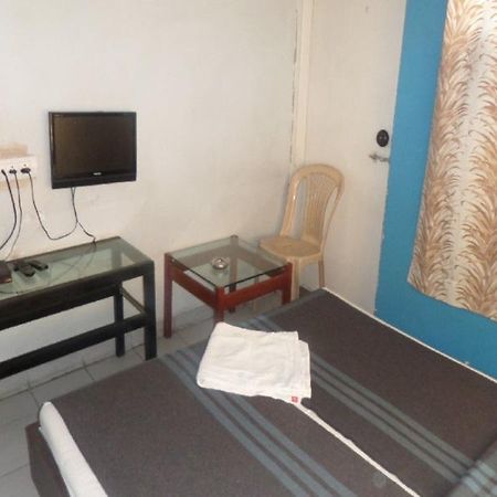 Hotel Abhishek Nashik Eksteriør billede